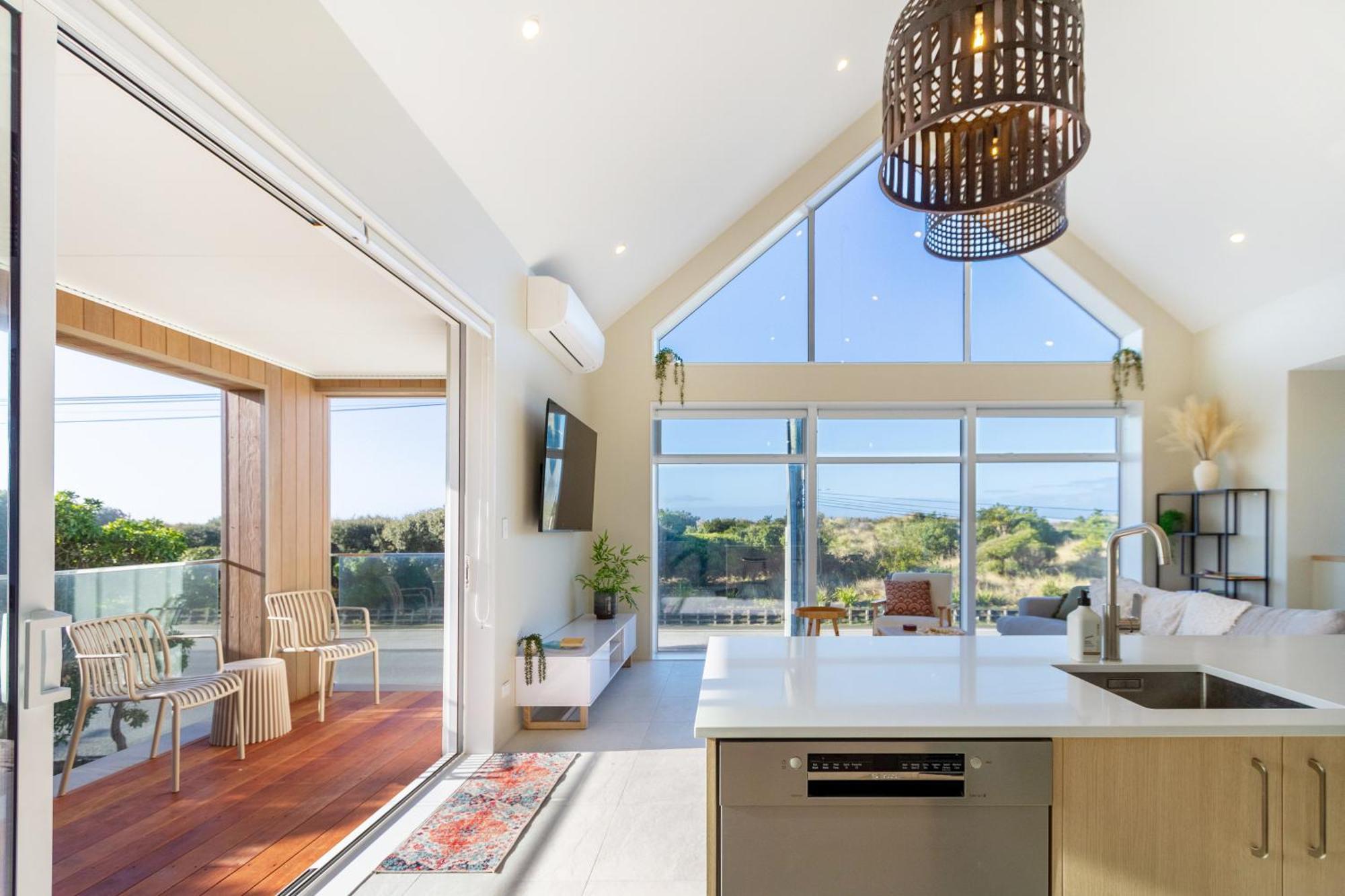 Luxury Beachside Living Elegant 3-Bedroom Haven Christchurch Luaran gambar