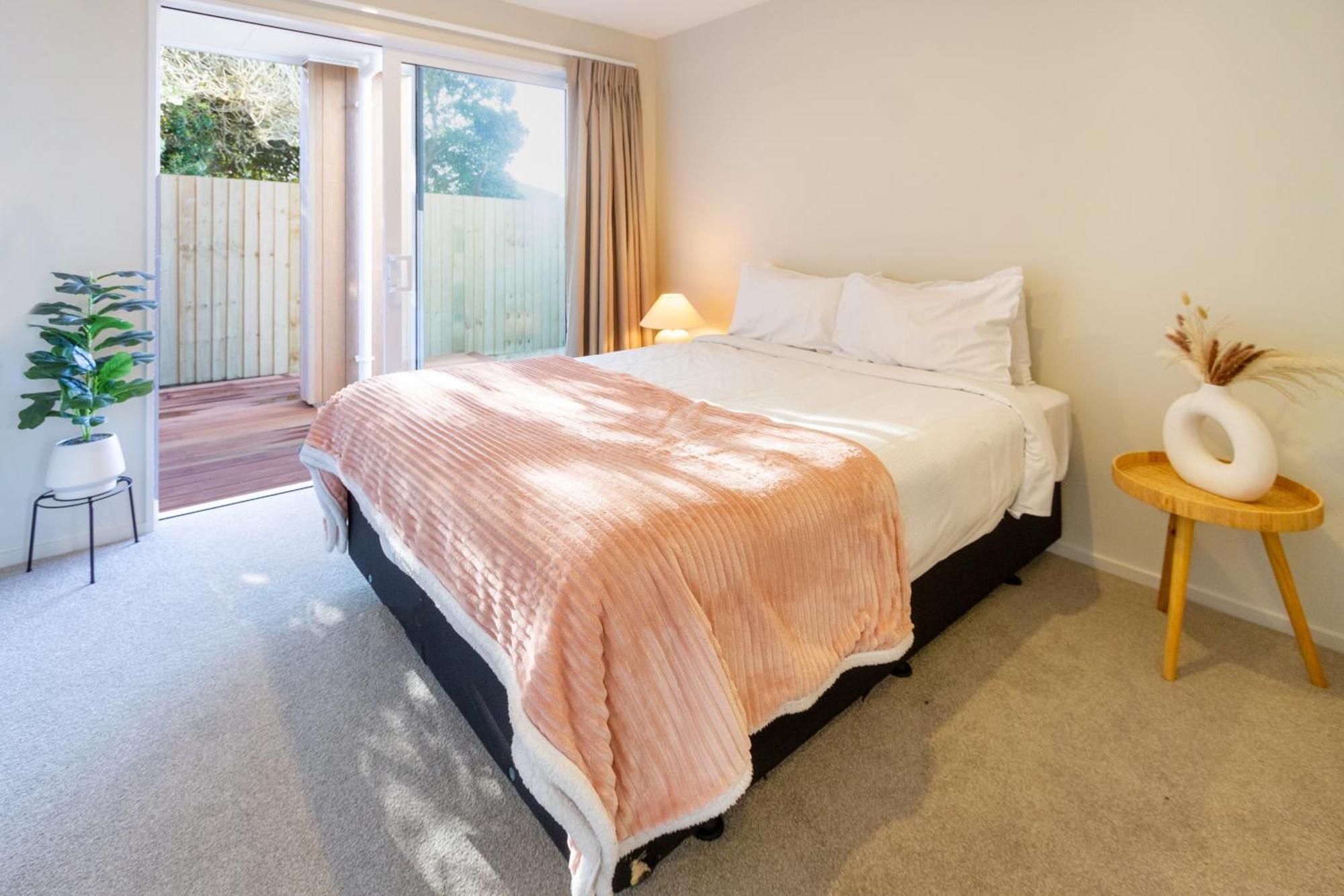 Luxury Beachside Living Elegant 3-Bedroom Haven Christchurch Luaran gambar