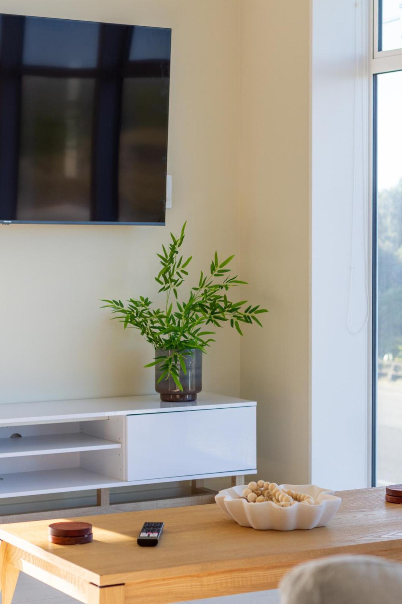 Luxury Beachside Living Elegant 3-Bedroom Haven Christchurch Luaran gambar